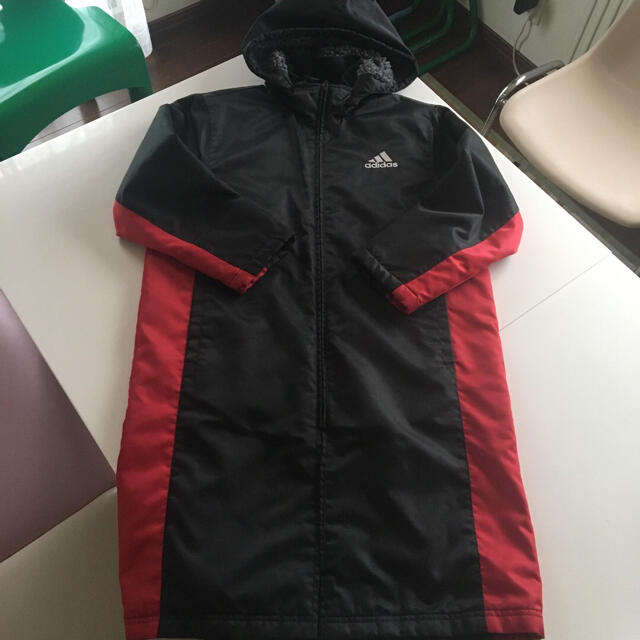 adidas(アディダス)の値下　アディダス  ベンチコート　140  キッズ/ベビー/マタニティのキッズ服男の子用(90cm~)(コート)の商品写真