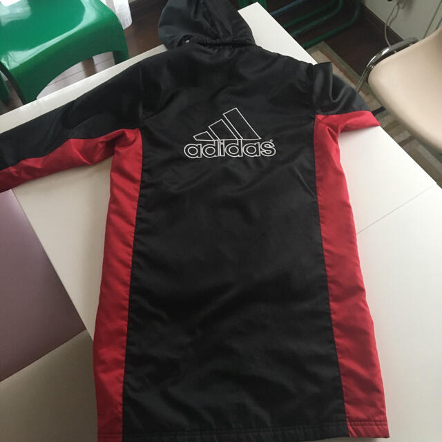 adidas(アディダス)の値下　アディダス  ベンチコート　140  キッズ/ベビー/マタニティのキッズ服男の子用(90cm~)(コート)の商品写真