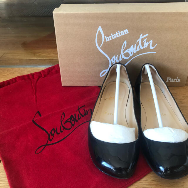 Christian Louboutin(クリスチャンルブタン)のルブタン　エナメルフラットシューズ　黒　35 レディースの靴/シューズ(ローファー/革靴)の商品写真