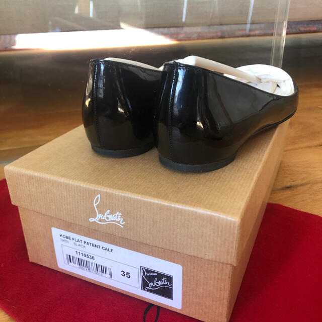 Christian Louboutin(クリスチャンルブタン)のルブタン　エナメルフラットシューズ　黒　35 レディースの靴/シューズ(ローファー/革靴)の商品写真