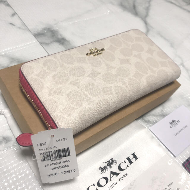 COACH(コーチ)の【新品未使用】希少 COACH コーチ　長財布　レディース レディースのファッション小物(財布)の商品写真