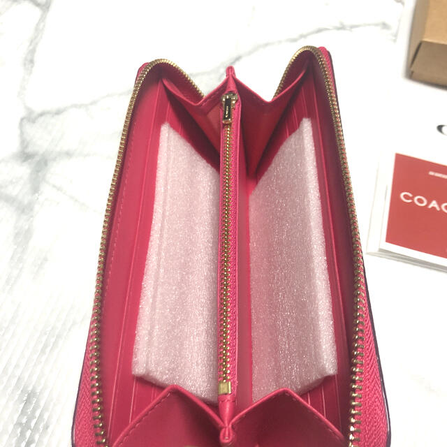 COACH(コーチ)の【新品未使用】希少 COACH コーチ　長財布　レディース レディースのファッション小物(財布)の商品写真