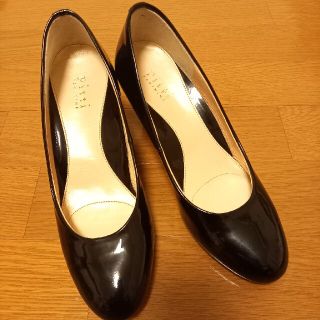 ピッティ(Pitti)の[美品] Pitti　エナメルパンプス　ブラック(ハイヒール/パンプス)