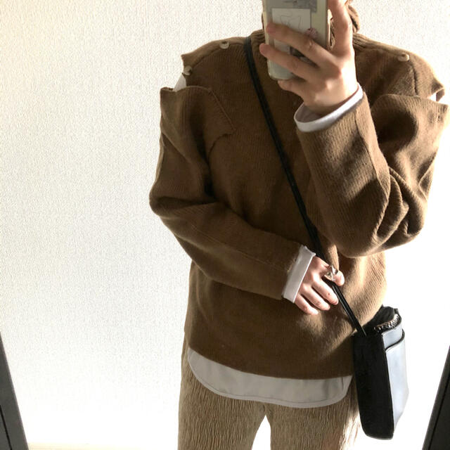 TODAYFUL(トゥデイフル)の import❁︎ショルダー スリット ボタン付き タートルニット Brown レディースのトップス(ニット/セーター)の商品写真