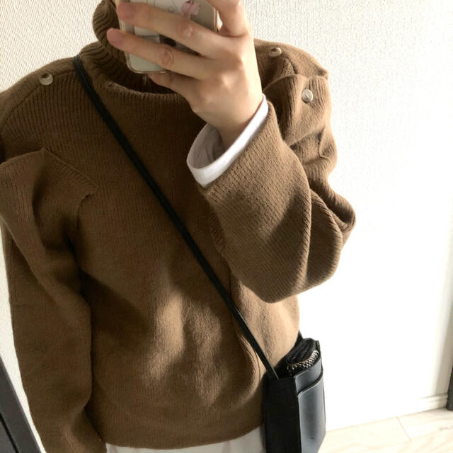 TODAYFUL(トゥデイフル)の import❁︎ショルダー スリット ボタン付き タートルニット Brown レディースのトップス(ニット/セーター)の商品写真