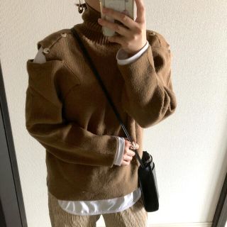 トゥデイフル(TODAYFUL)の import❁︎ショルダー スリット ボタン付き タートルニット Brown(ニット/セーター)