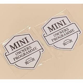 ビーエムダブリュー(BMW)のMINI ミニ オーナーズプログラム マグネット エンブレム 2枚 非売品 新品(車外アクセサリ)