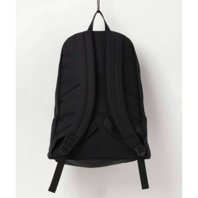 GUESS(ゲス)のGUESS Triangle Logo Backpack  レディースのバッグ(リュック/バックパック)の商品写真