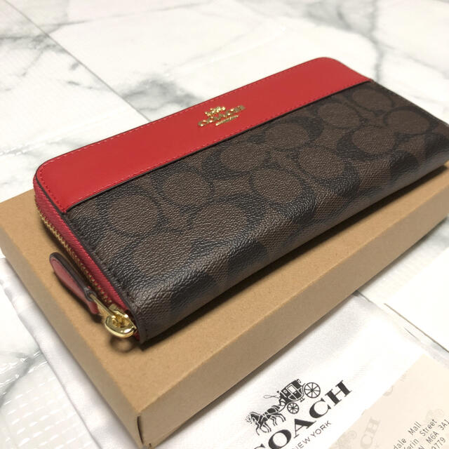 COACH(コーチ)の【新品未使用】残り１点　COACH コーチ　長財布　男女兼用 レディースのファッション小物(財布)の商品写真