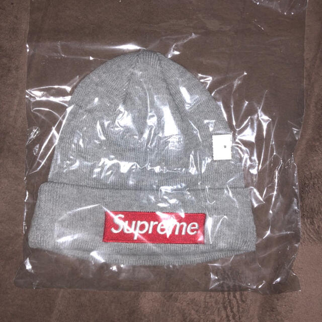 Supreme(シュプリーム)のsupreme ボックスロゴ　ニット帽　グレー メンズの帽子(ニット帽/ビーニー)の商品写真