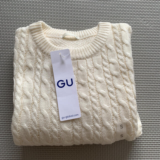 GU(ジーユー)のGU トップス セーター 白 Sサイズ レディースのトップス(ニット/セーター)の商品写真