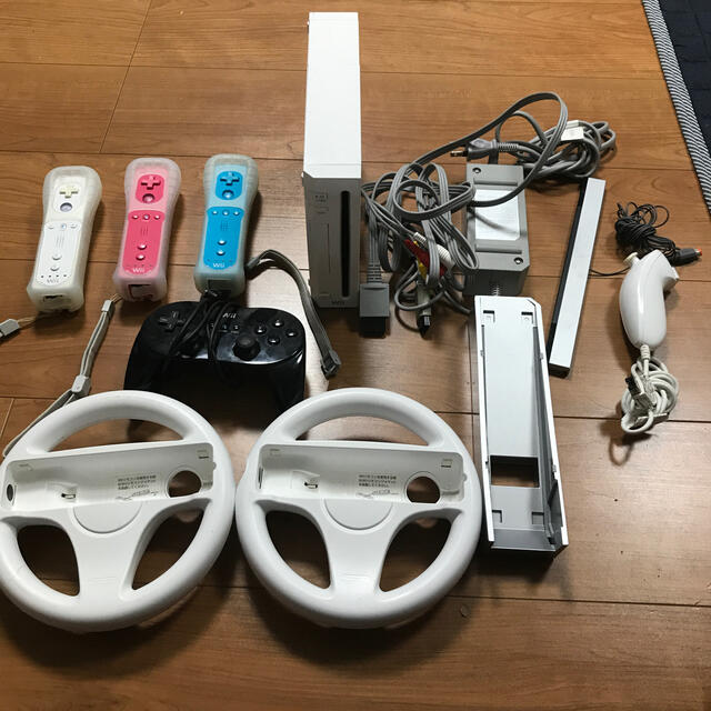 Wii(ウィー)のwii 本体+αセット エンタメ/ホビーのゲームソフト/ゲーム機本体(家庭用ゲーム機本体)の商品写真