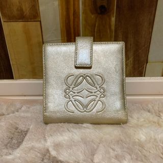 ロエベ(LOEWE)のロエベ  二つ折り財布　ゴールド (財布)