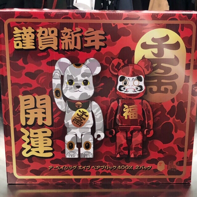 MEDICOM TOY(メディコムトイ)のNEW YEAR BE@RBRICK BAPE 招き猫 & 達磨 400% エンタメ/ホビーのフィギュア(その他)の商品写真