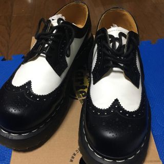 ドクターマーチン(Dr.Martens)のドクターマーチン ウィングチップ 白黒(ローファー/革靴)