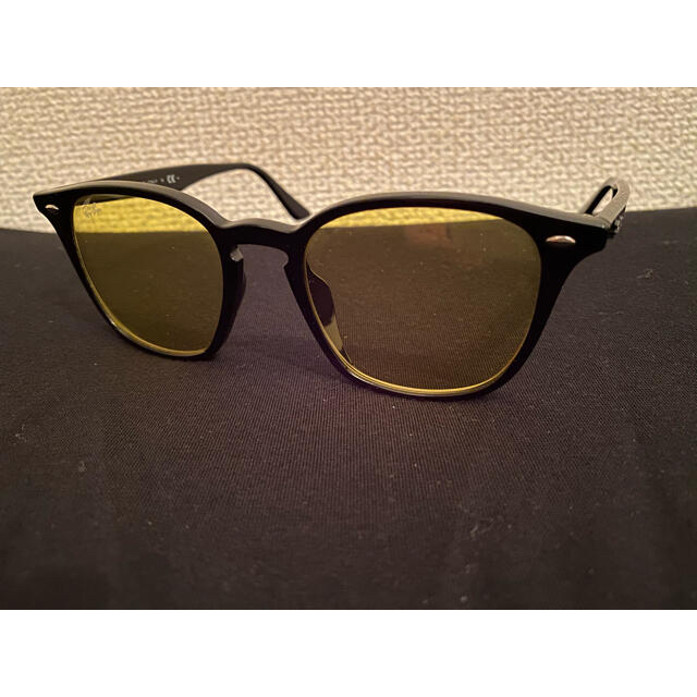 Ray-Ban(レイバン)のrayban RB4258F 新品 レイバン イエロー 正規品 メンズのファッション小物(サングラス/メガネ)の商品写真