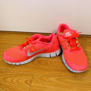 ナイキ(NIKE)のNIKE ナイキ　ランニングシューズ FREE RUN+3  24cm(スニーカー)