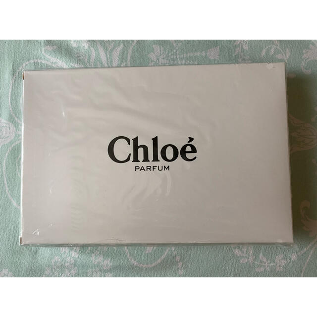 Chloe(クロエ)の【専用】新品　クロエ　ポーチ(箱なし発送)　非売品 レディースのファッション小物(ポーチ)の商品写真