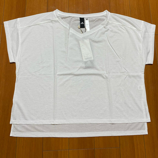 アディダス(adidas)のVネックルーズTシャツ(Tシャツ(半袖/袖なし))