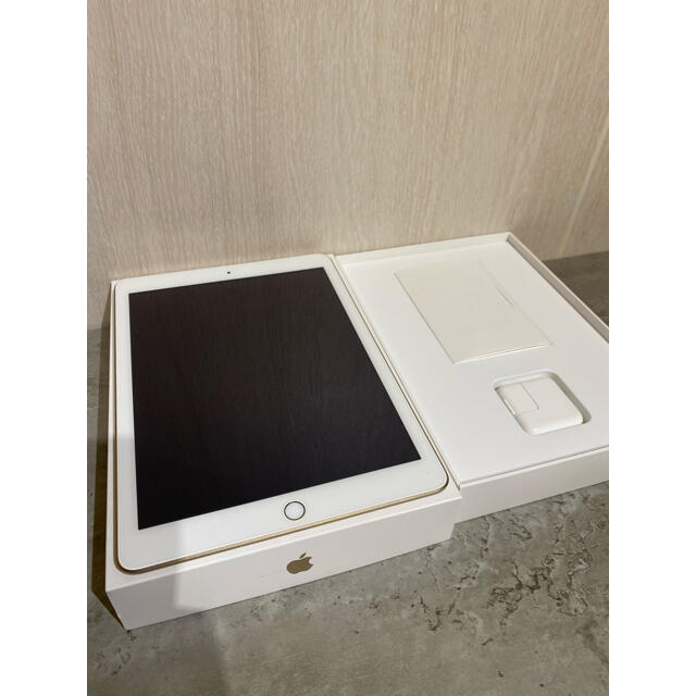 iPad(アイパッド)の【美品】Apple iPad 第5世代 Wi-Fi+Cellular 32GB スマホ/家電/カメラのPC/タブレット(タブレット)の商品写真