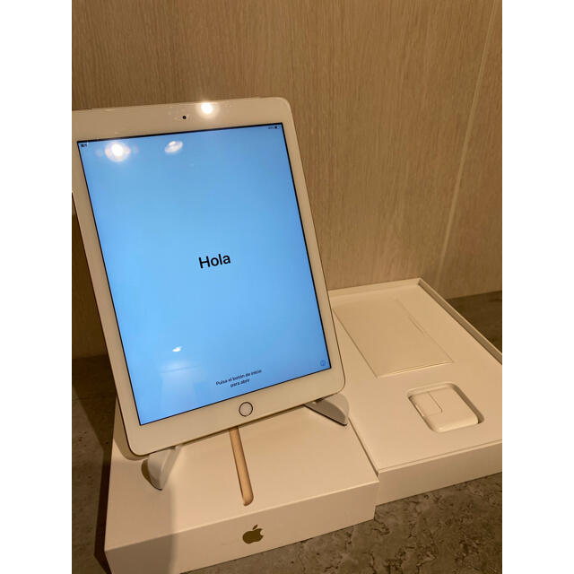 iPad(アイパッド)の【美品】Apple iPad 第5世代 Wi-Fi+Cellular 32GB スマホ/家電/カメラのPC/タブレット(タブレット)の商品写真