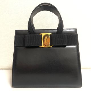 サルヴァトーレフェラガモ(Salvatore Ferragamo)の【美品】フェラガモ　ferragamo ヴァラ ハンドバッグ(ハンドバッグ)