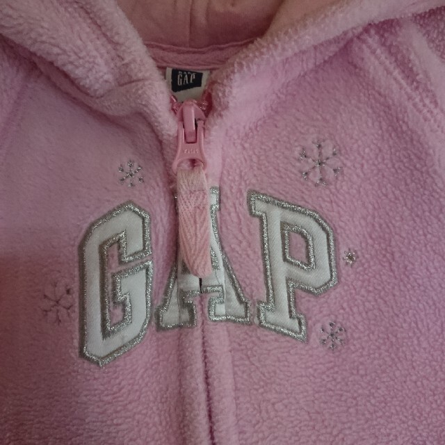 GAP(ギャップ)のGAP フリース パーカー 90 キッズ/ベビー/マタニティのキッズ服女の子用(90cm~)(ジャケット/上着)の商品写真