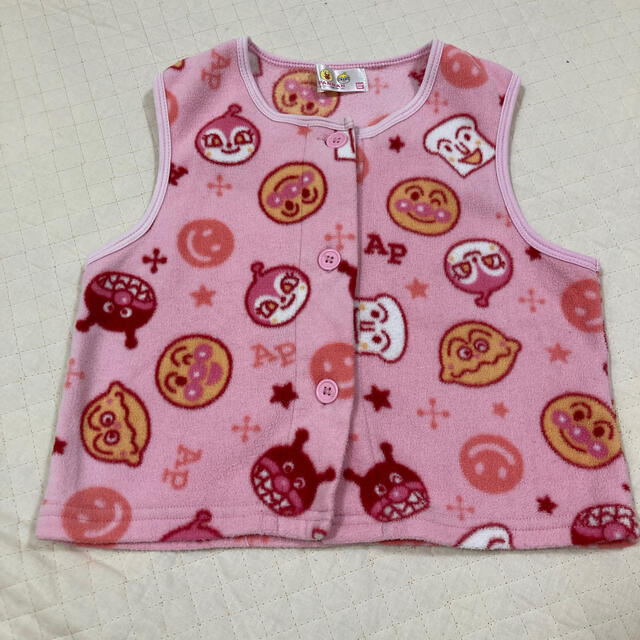 アンパンマン(アンパンマン)のアンパンマン  フリースベスト　100cm キッズ/ベビー/マタニティのキッズ服女の子用(90cm~)(パジャマ)の商品写真