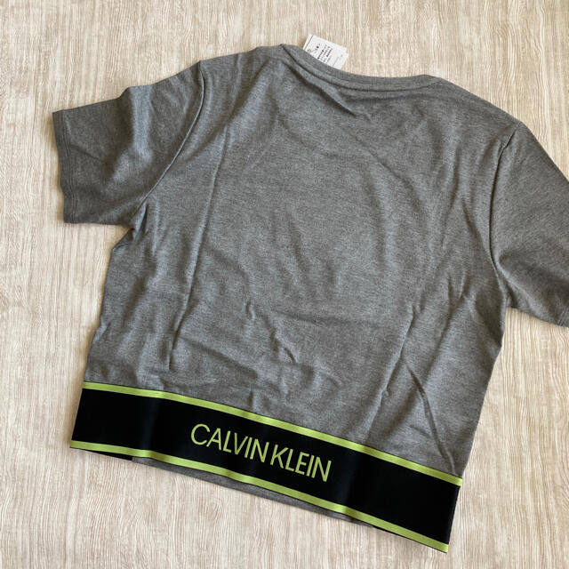 Calvin Klein(カルバンクライン)のCALVIN KLEIN カルバンクライン　レディース　トップス　Tシャツ レディースのトップス(Tシャツ(半袖/袖なし))の商品写真