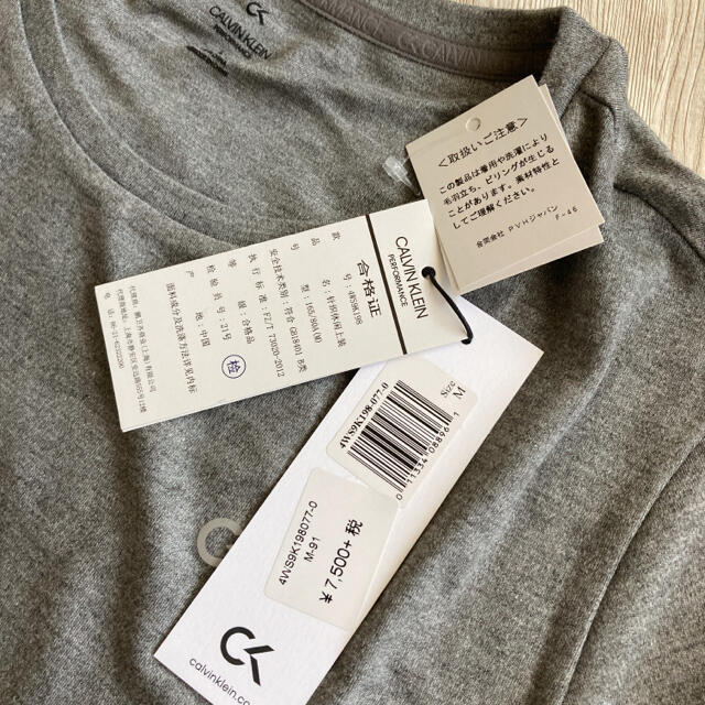 Calvin Klein(カルバンクライン)のCALVIN KLEIN カルバンクライン　レディース　トップス　Tシャツ レディースのトップス(Tシャツ(半袖/袖なし))の商品写真