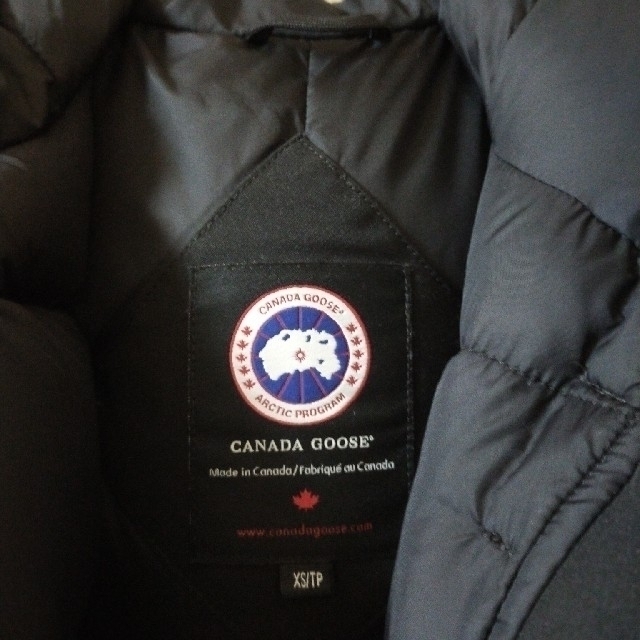 CANADA GOOSE(カナダグース)の美品　カナダグース　ブロンテ　ブラック　XS レディースのジャケット/アウター(ダウンコート)の商品写真