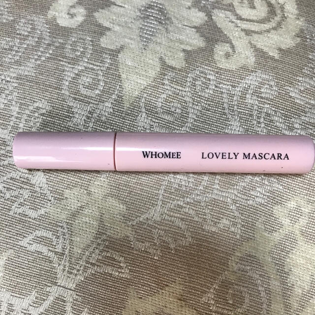 Cosme Kitchen(コスメキッチン)のWHO MEE LOVELY MASCARA テラコッタピンク　カラーマスカラ コスメ/美容のベースメイク/化粧品(マスカラ)の商品写真