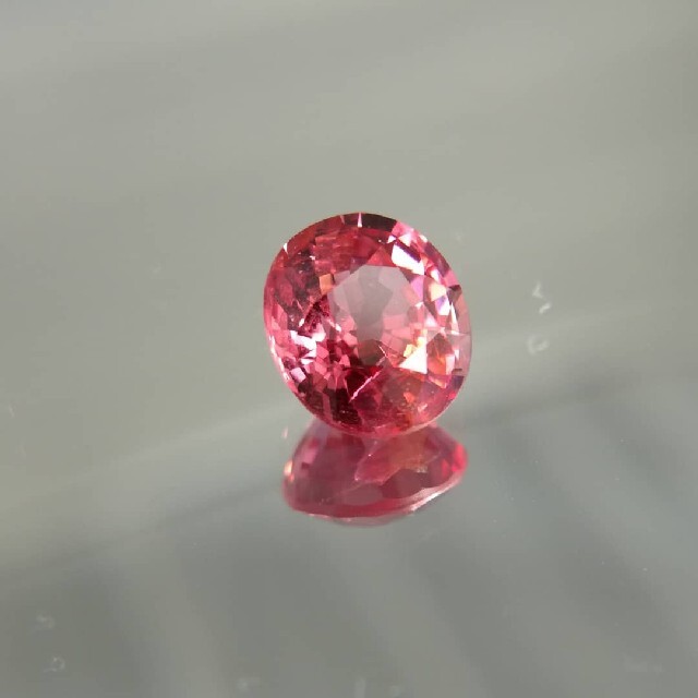 レッドスピネル　ピンクスピネル　ルース　0.98ct