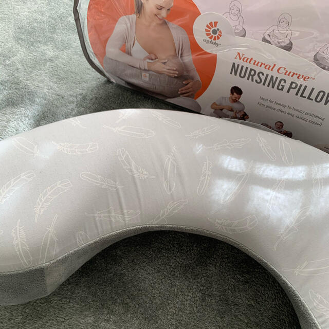 Ergobaby(エルゴベビー)のergobaby NURSINGPILLOW 授乳クッション キッズ/ベビー/マタニティの授乳/お食事用品(その他)の商品写真