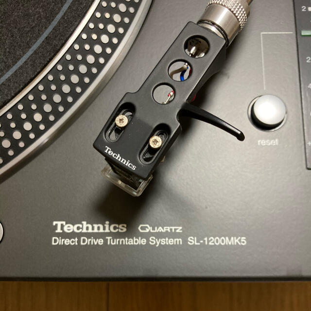 Panasonic(パナソニック)のテクニクス　ターンテーブル　SL-1200MK5 楽器のDJ機器(ターンテーブル)の商品写真