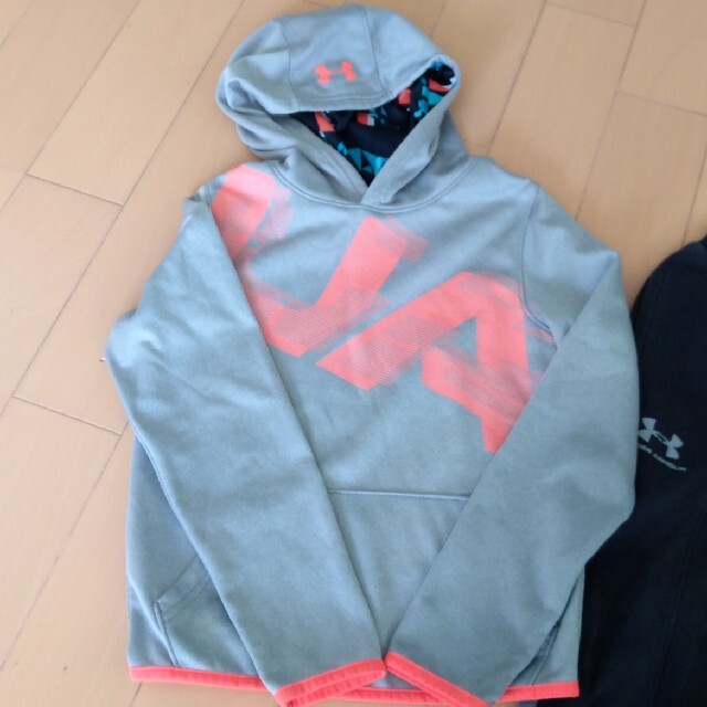 UNDER ARMOUR(アンダーアーマー)のアンダーアーマー 130 YSM パーカー  パンツセット キッズ/ベビー/マタニティのキッズ服男の子用(90cm~)(Tシャツ/カットソー)の商品写真