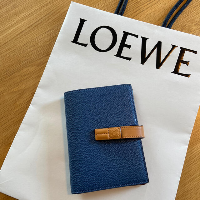 LOEWE 二つ折 財布レディース