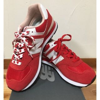 ニューバランス(New Balance)ののりこ様【新品】ニューバランス 574 スニーカー（レッド×ハート:24cm）(スニーカー)