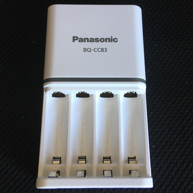 Panasonic(パナソニック)のパナソニック 充電式乾電池 充電器 BQ-CC83 エネループ スマホ/家電/カメラのスマートフォン/携帯電話(バッテリー/充電器)の商品写真