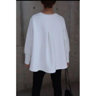 大人気完売eLLa♡long cuffs flare sweat WHITE