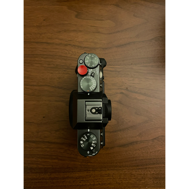富士フイルム(フジフイルム)のFUJI FILM X−T30  XF15-45mm レンズキット おまけ付き スマホ/家電/カメラのカメラ(ミラーレス一眼)の商品写真