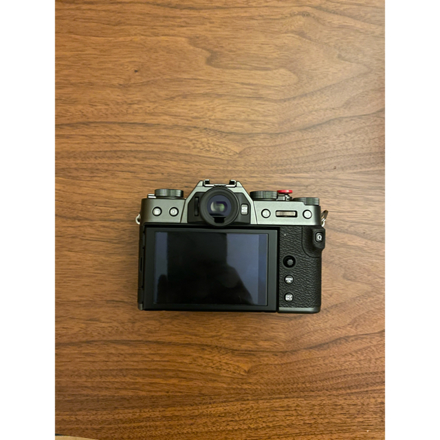 富士フイルム(フジフイルム)のFUJI FILM X−T30  XF15-45mm レンズキット おまけ付き スマホ/家電/カメラのカメラ(ミラーレス一眼)の商品写真