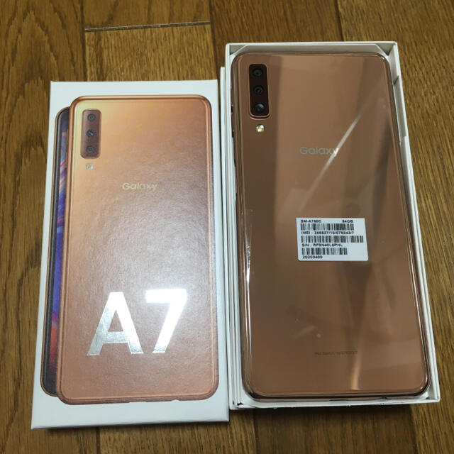 Galaxy(ギャラクシー)のGALAXY A7 gold 美品 スマホ/家電/カメラのスマートフォン/携帯電話(スマートフォン本体)の商品写真