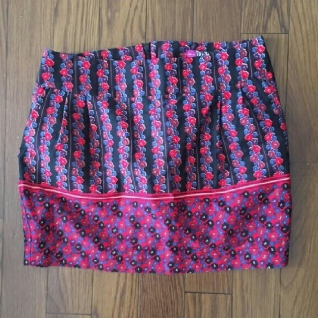 ZARA(ザラ)のZARA TRF ミニスカート 花柄 レディースのスカート(ミニスカート)の商品写真