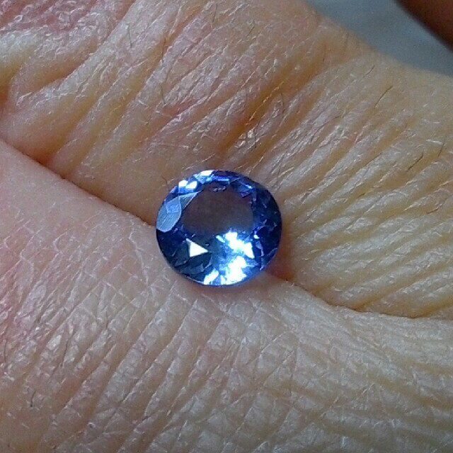 専用ですタンザナイト　ルース　0.828ct  トップカラー レディースのアクセサリー(その他)の商品写真