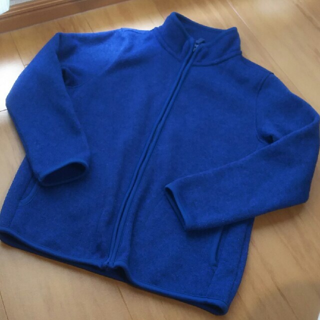 UNIQLO(ユニクロ)のユニクロ ニットフリース UNIQLO 130 キッズ/ベビー/マタニティのキッズ服男の子用(90cm~)(ジャケット/上着)の商品写真