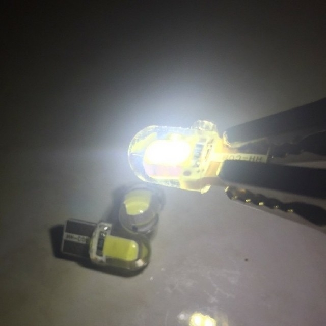 ◇2個セット◇シリコンヘッド T10 LED-COB【全面発光】×4チップ 自動車/バイクの自動車(汎用パーツ)の商品写真