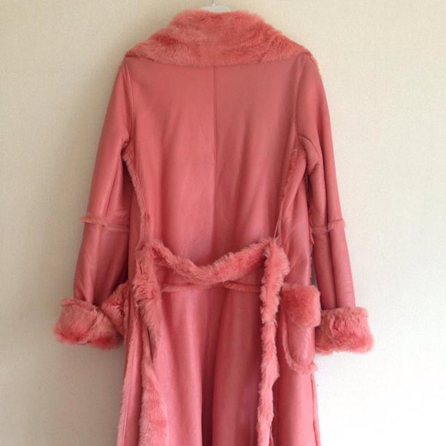 バーニーズ購入☆ピンクのムートンコート レディースのジャケット/アウター(毛皮/ファーコート)の商品写真