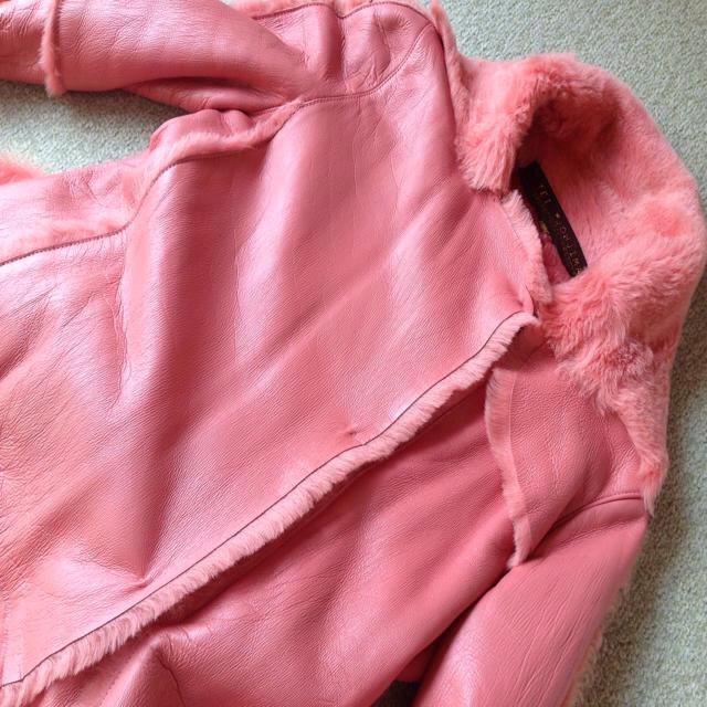 バーニーズ購入☆ピンクのムートンコート レディースのジャケット/アウター(毛皮/ファーコート)の商品写真