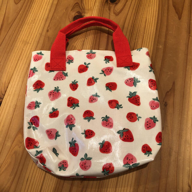 Cath Kidston(キャスキッドソン)のキッズミニショッパー トート バッグ キャスキッドソン ストロベリー いちご キッズ/ベビー/マタニティのこども用バッグ(シューズバッグ)の商品写真